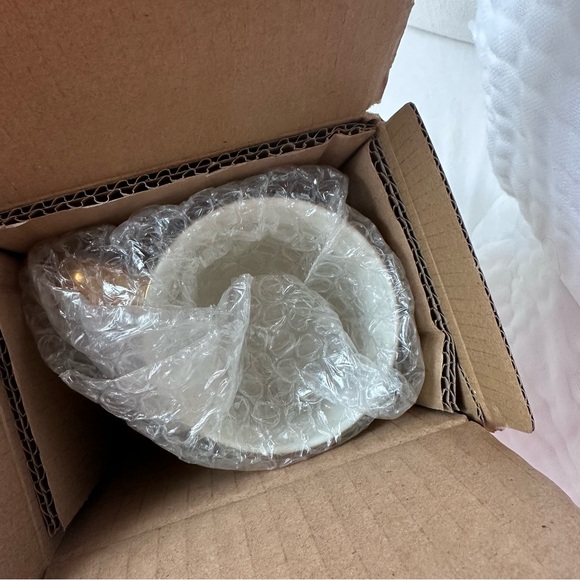 Rifle Paper Co. 🍓🌱 Porcelain Garden Mug — Strawberry Fields - Picture 4 of 15